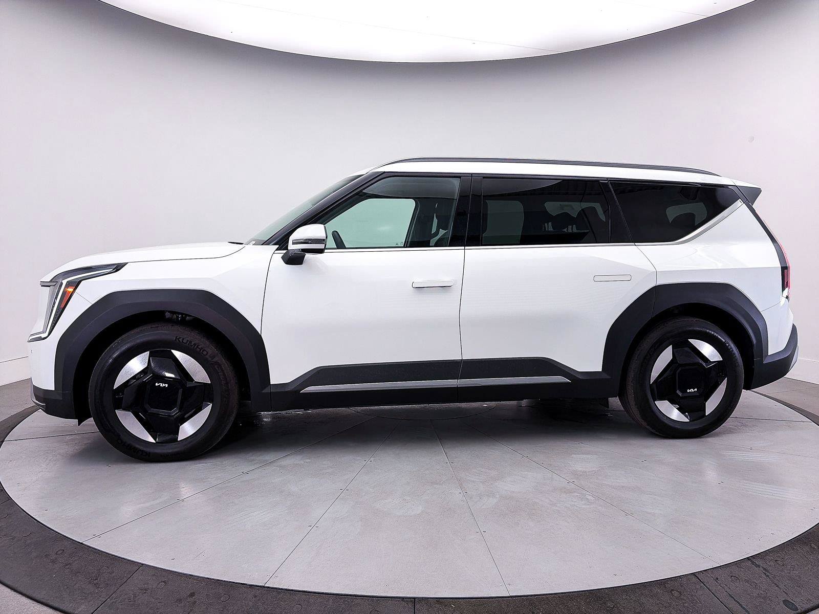 Used 2024 Kia EV9 Wind AWD/4WD image 46