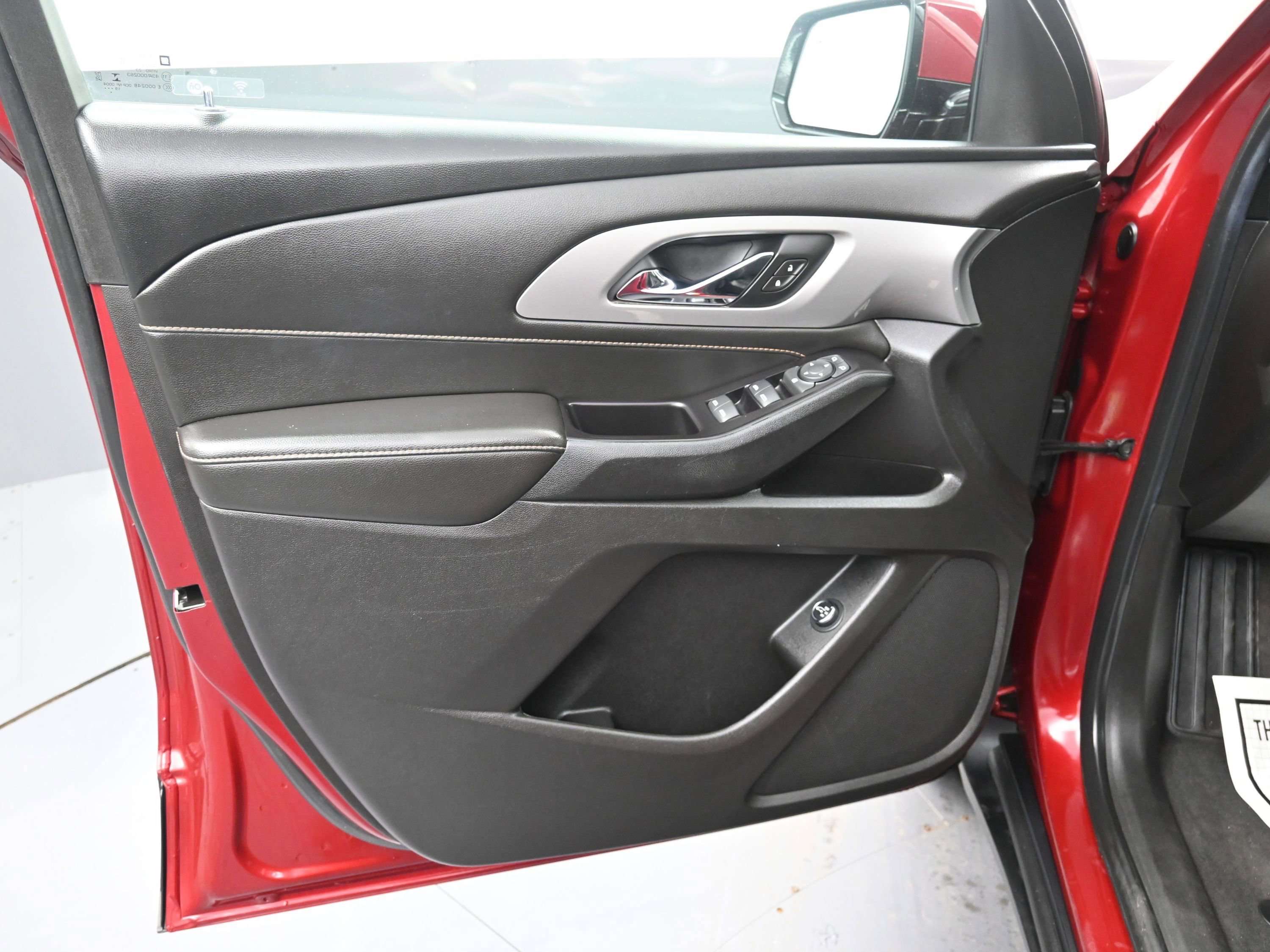 Used 2020 Chevrolet Traverse LT w/ Driver Confidence II Package image 16