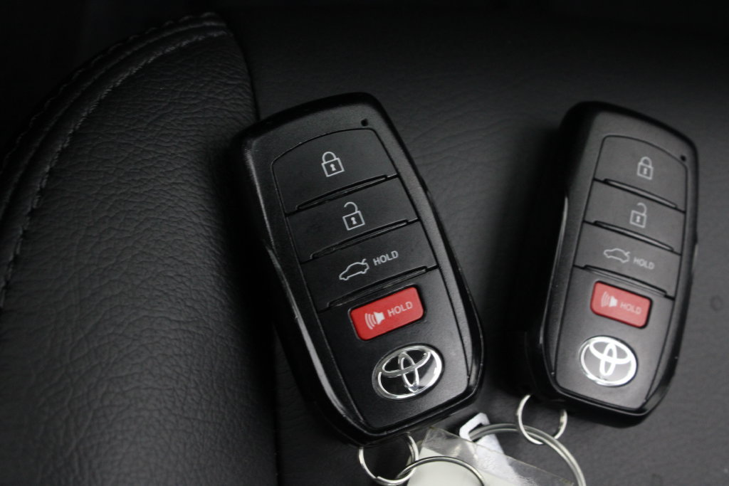 Used 2025 Toyota Corolla LE w/ Convenience Package FWD image 28