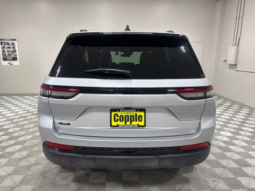 Used 2025 Jeep Grand Cherokee Altitude image 12