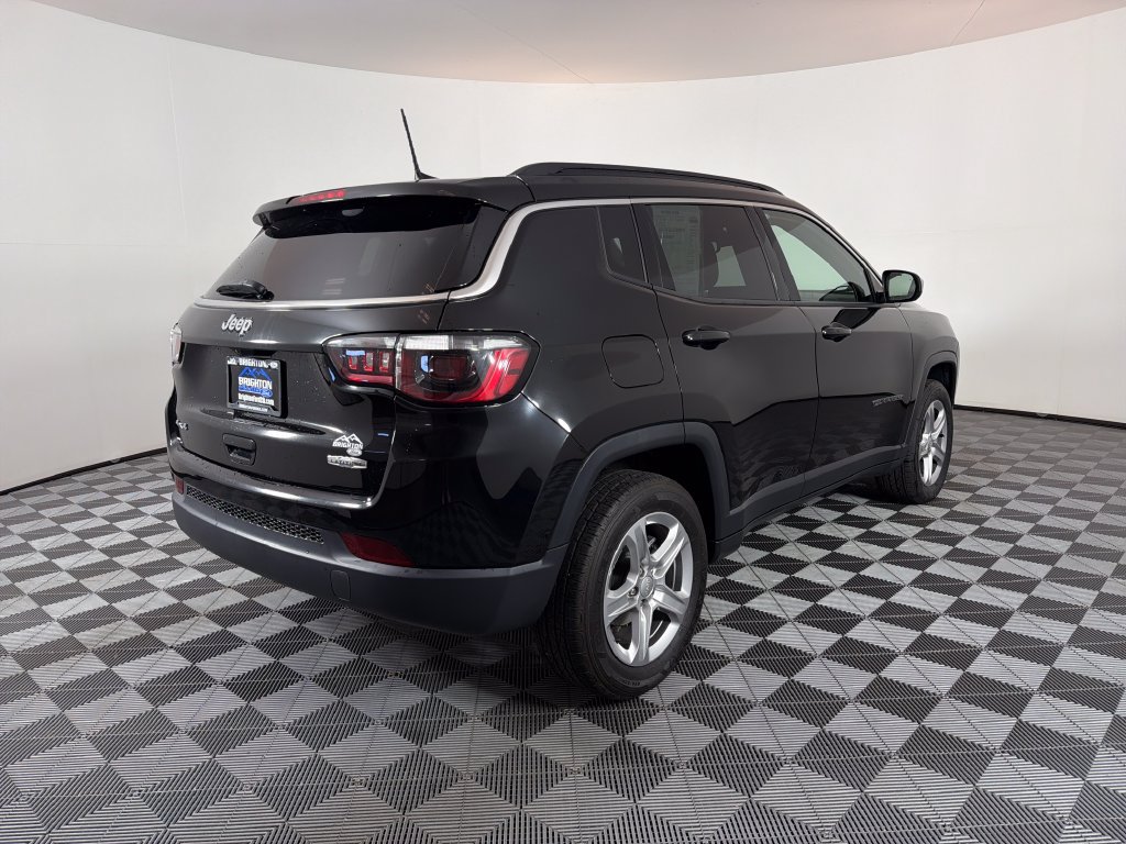 Used 2023 Jeep Compass Latitude AWD/4WD image 3