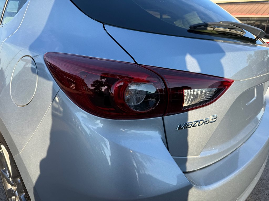 Used 2018 MAZDA MAZDA3 Grand Touring w/ Premium Equipment Package FWD image 11