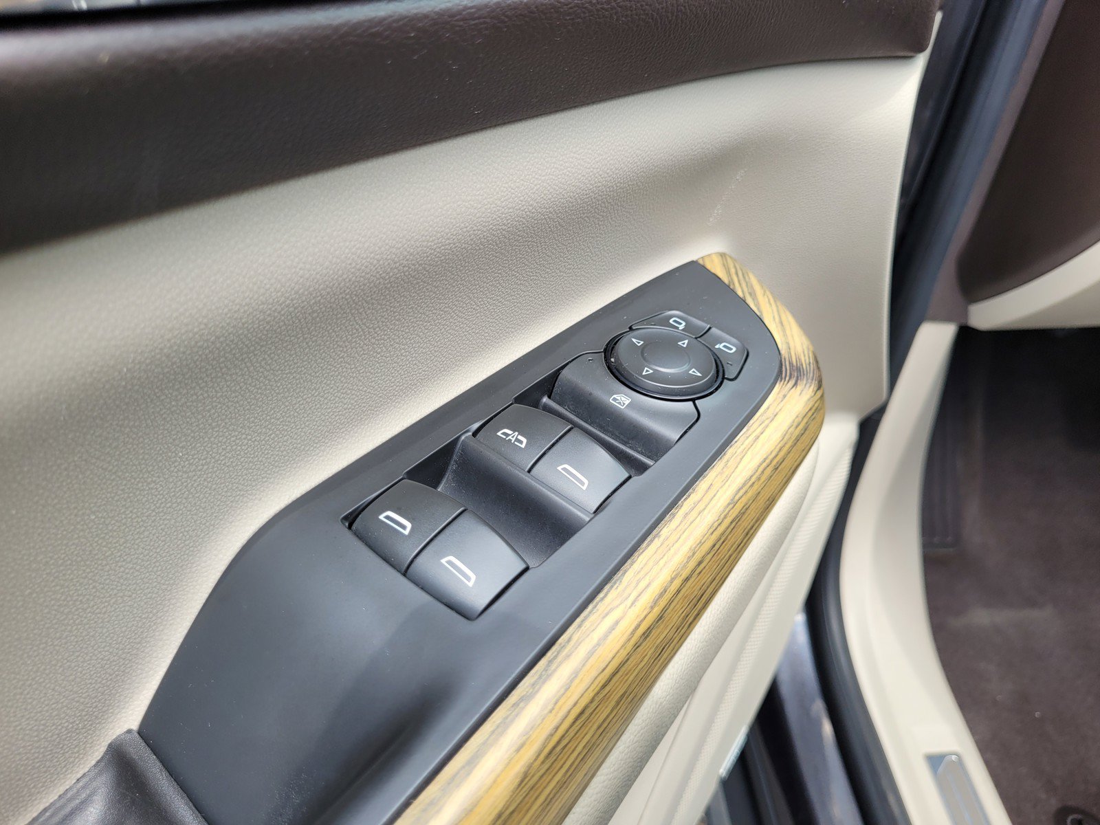 Used 2018 GMC Acadia Denali w/ Technology Package FWD image 26