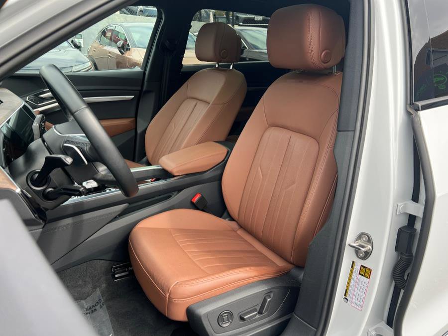Used 2023 Audi e-tron Premium Plus w/ Premium Plus Package image 17