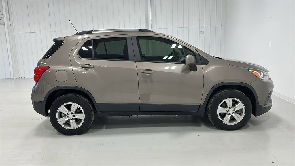 Used 2022 Chevrolet Trax LT w/ Premium Seat Package image 6