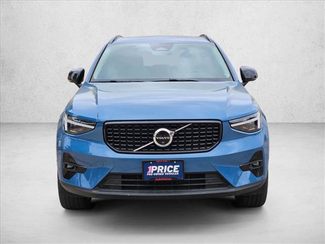 Used 2024 Volvo XC40 B5 Ultimate w/ Protection Package Premier image 3