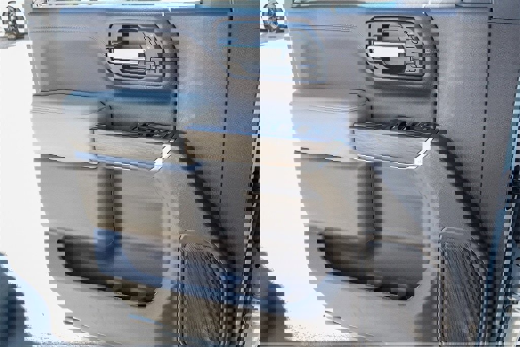 Used 2019 GMC Sierra 1500 SLT w/ SLT Premium Package image 17