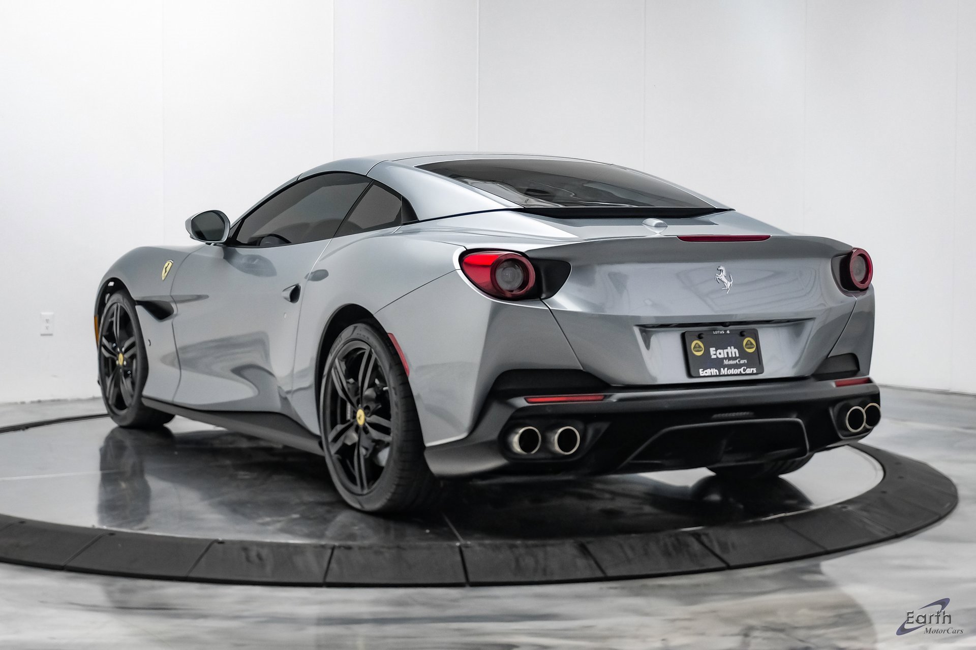 Used 2019 Ferrari Portofino image 11