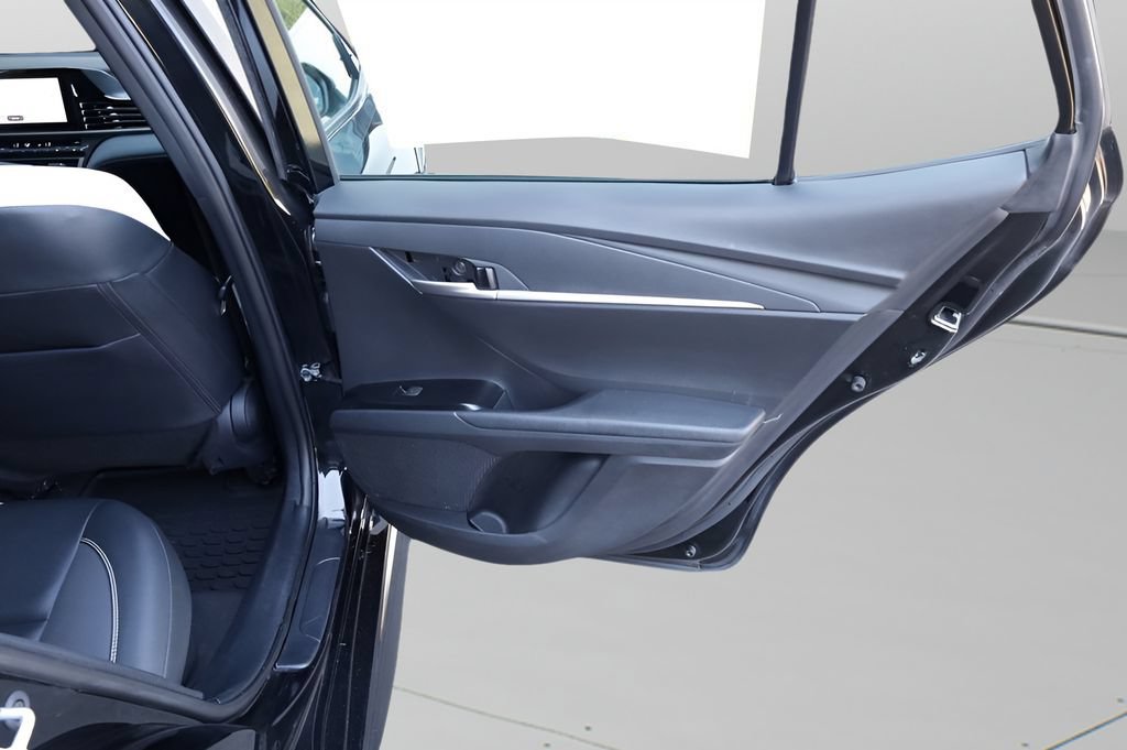 Used 2025 Toyota Camry SE FWD image 18