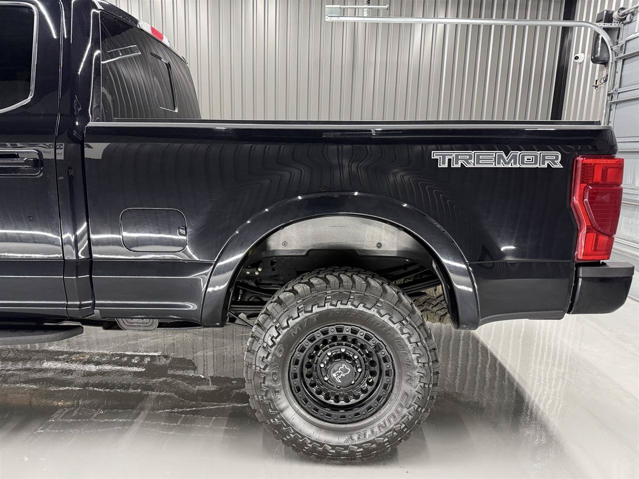 Used 2022 Ford F350 Lariat w/ Tremor Off-Road Package AWD/4WD image 5