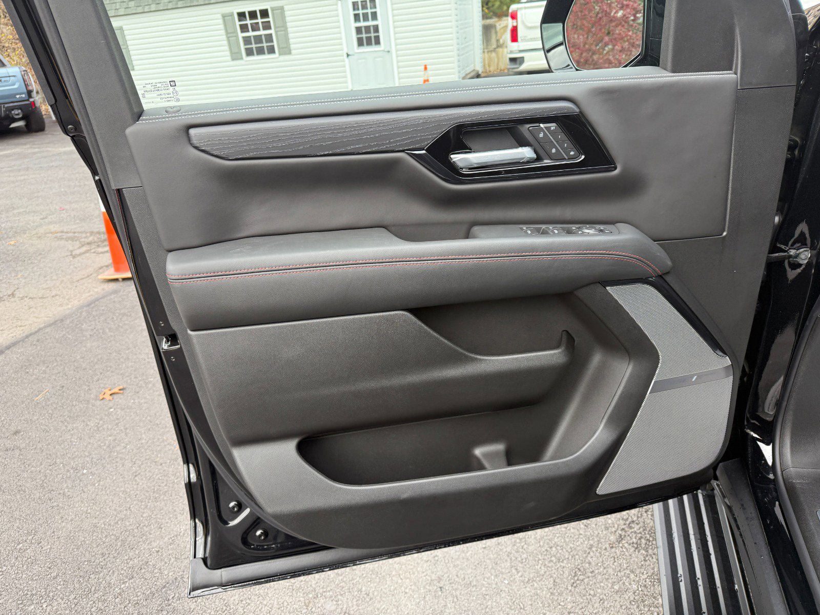 New 2026 GMC Yukon AT4 Ultimate w/ LPO, Illumination Package image 16