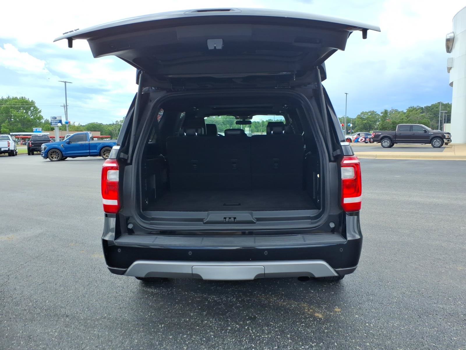 Used 2020 Ford Expedition Max XLT w/ Equipment Group 202A AWD/4WD image 6