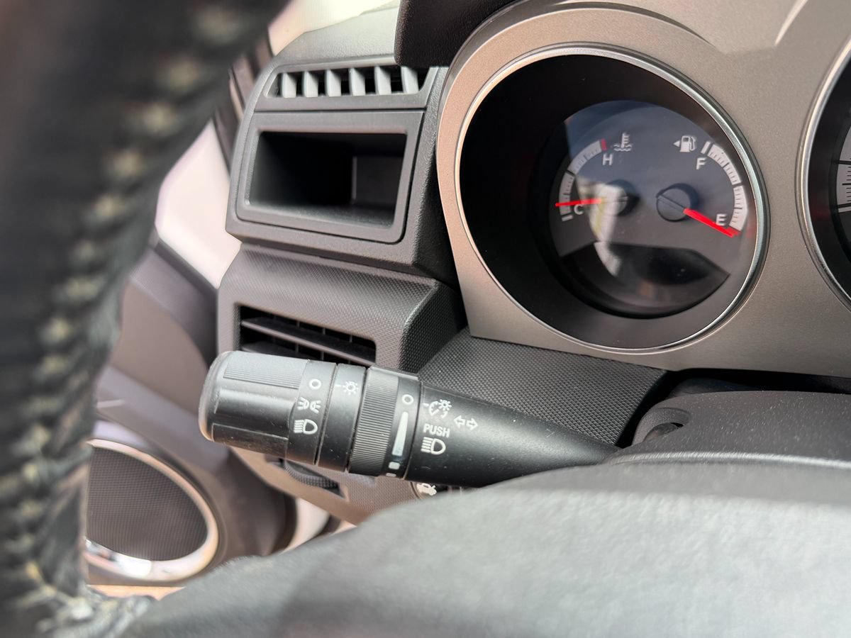 Used 2010 Dodge Avenger Express FWD image 9