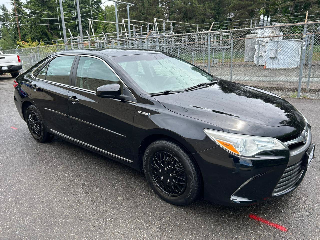 Used 2017 Toyota Camry LE FWD image 3