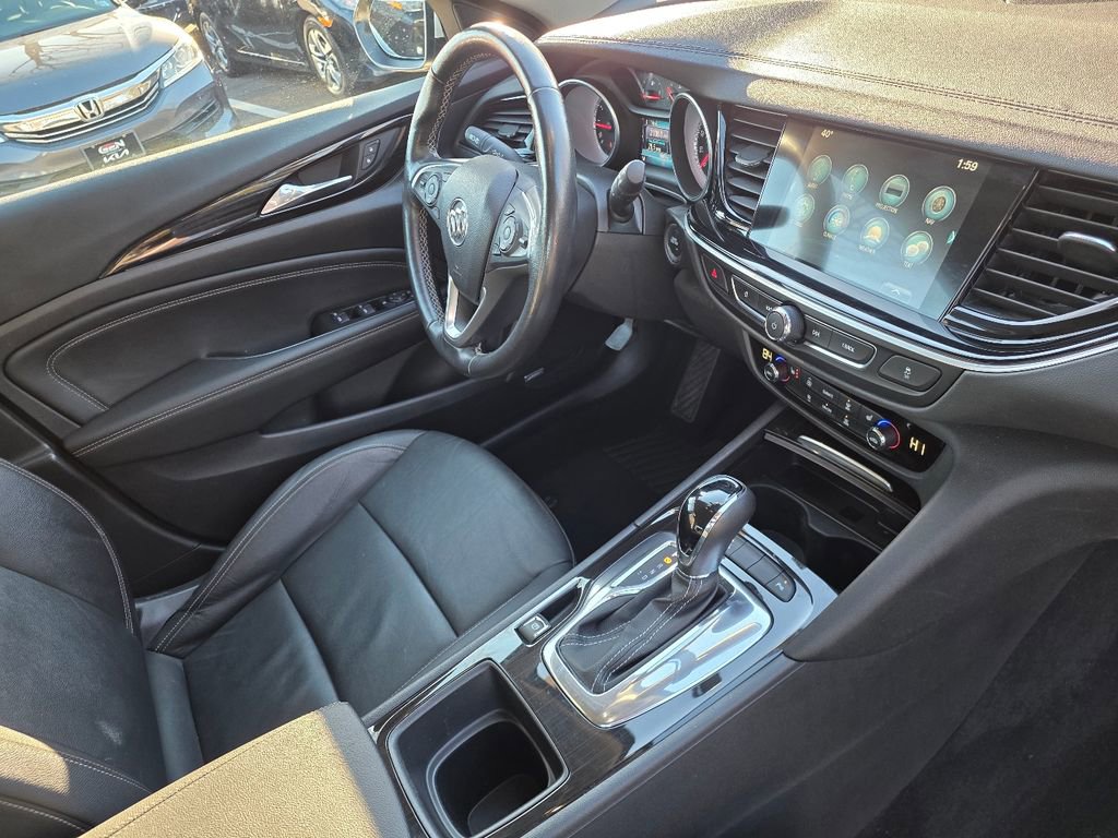 Used 2018 Buick Regal Essence w/ Driver Confidence Package #1 image 29