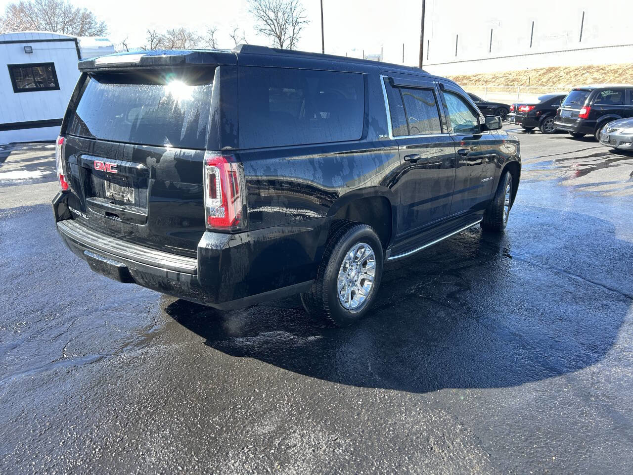 Used 2017 GMC Yukon XL SLE image 8