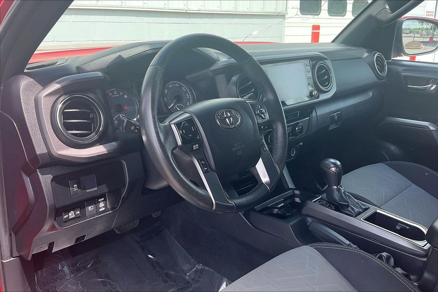 Used 2022 Toyota Tacoma TRD Off-Road w/ Technology Package AWD/4WD image 18