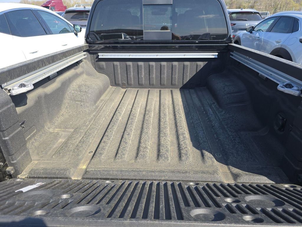 Certified 2025 Nissan Frontier SL AWD/4WD image 12