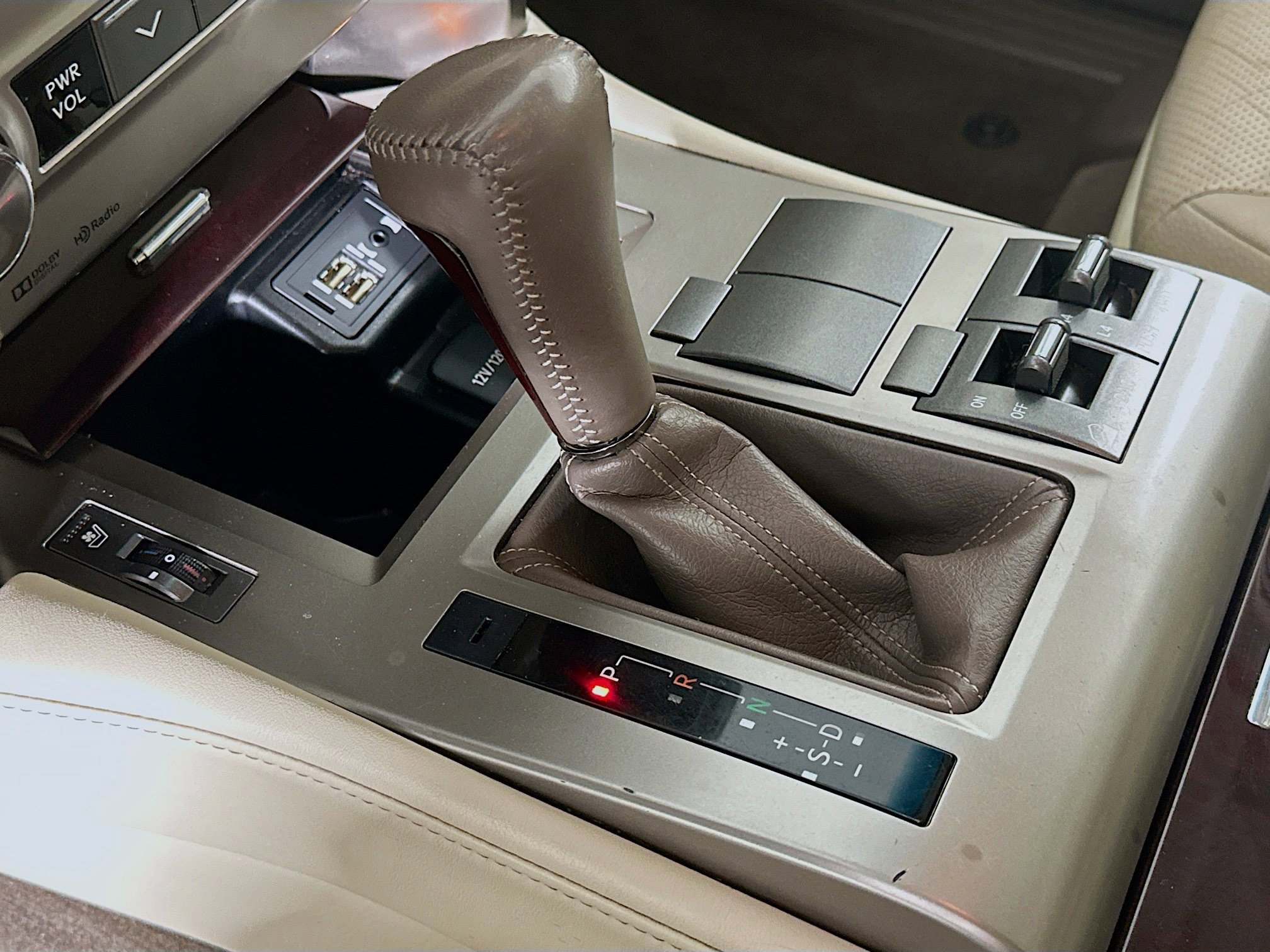 Used 2014 Lexus GX 460 image 25