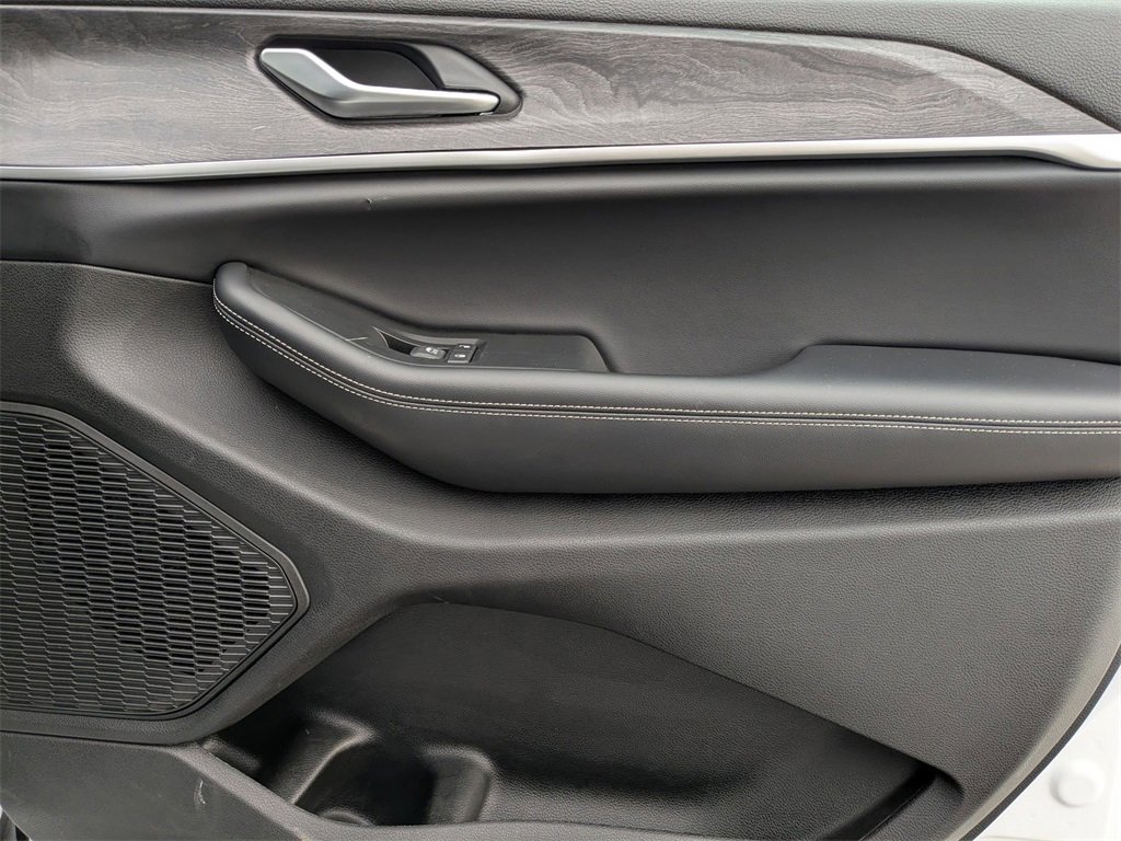 Used 2024 Jeep Grand Cherokee L Limited w/ Luxury Tech Group II image 36