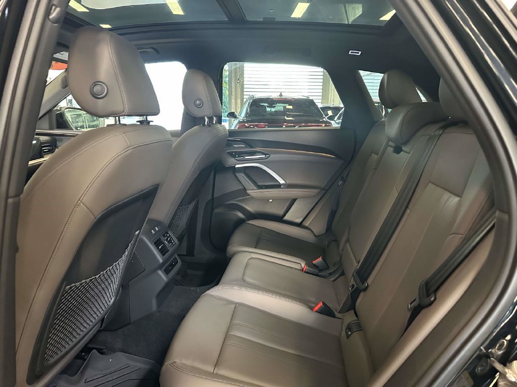 Used 2025 Audi Q5 Premium Plus w/ Premium Plus AWD/4WD image 14