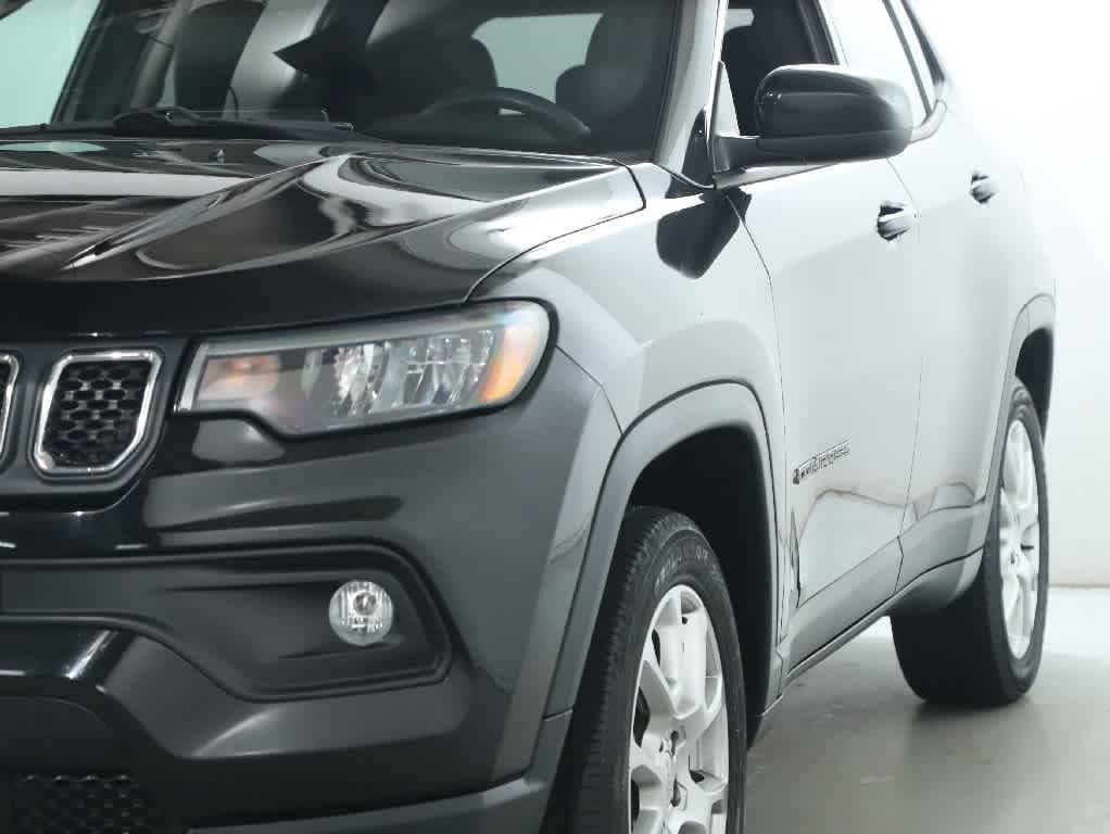 Used 2023 Jeep Compass Latitude AWD/4WD image 4