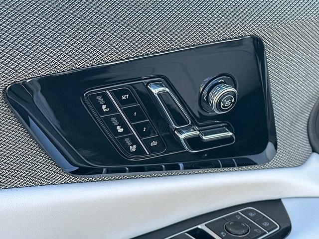 Used 2025 Cadillac Optiq Luxury 2 AWD/4WD image 14