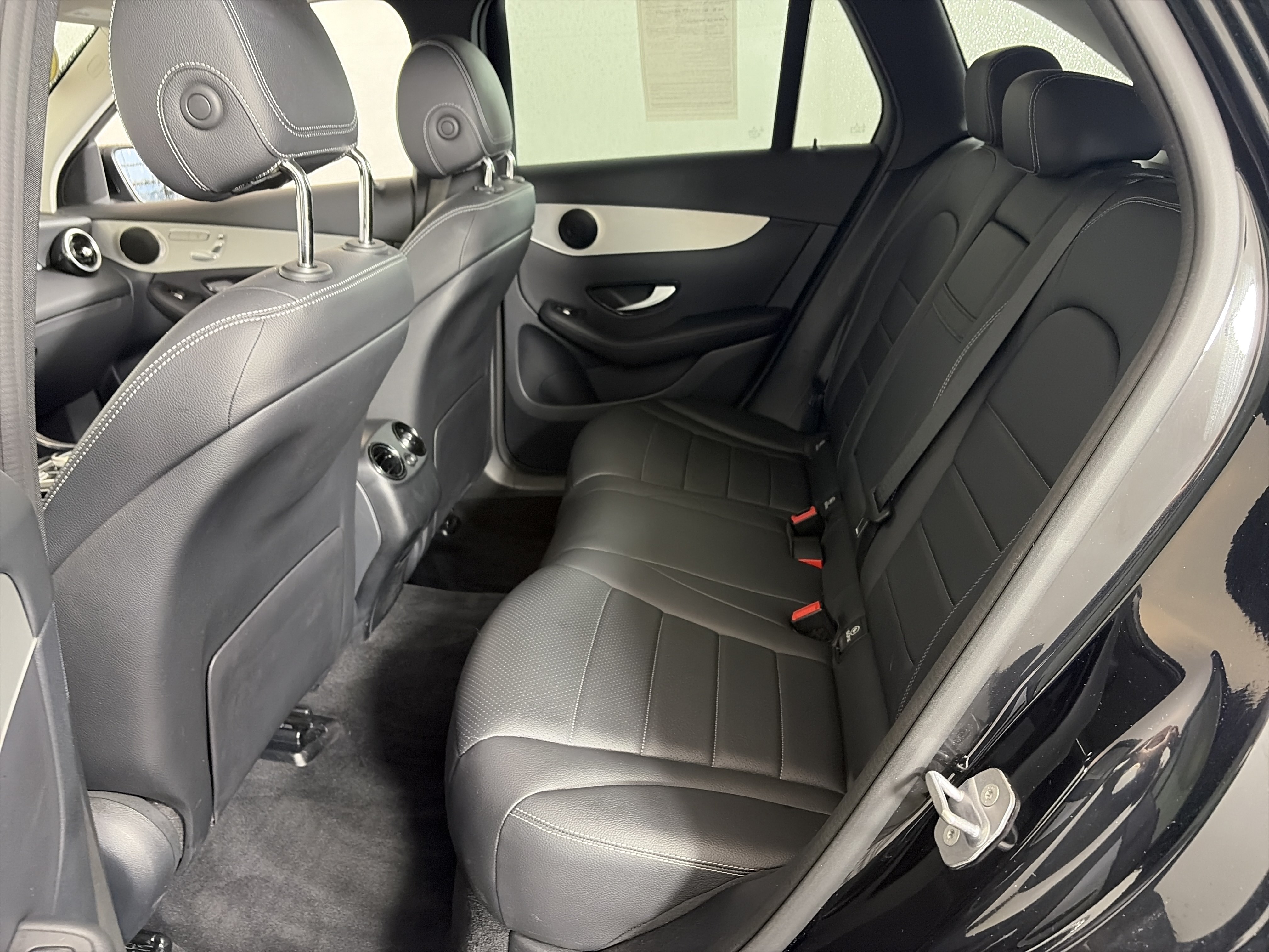 Used 2019 Mercedes-Benz GLC 300 4MATIC image 7
