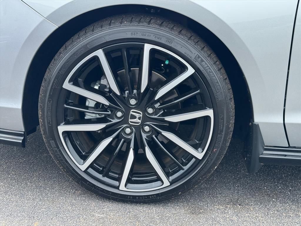 Used 2024 Honda Accord Touring image 9