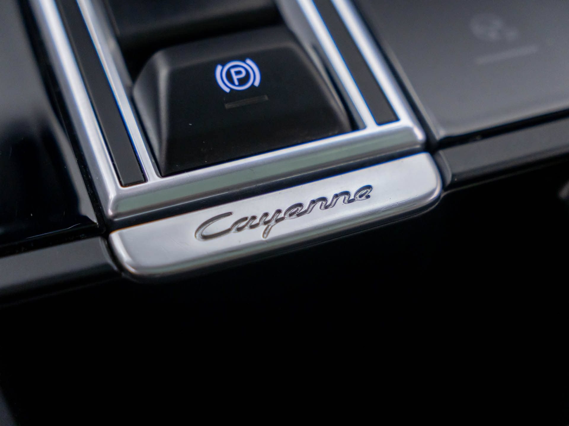 Certified 2022 Porsche Cayenne AWD/4WD image 29