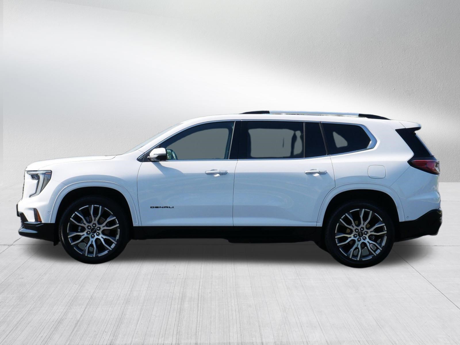 Used 2026 GMC Acadia Denali Ultimate w/ LPO, Floor Liner Package AWD/4WD image 3