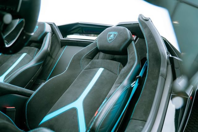 Used 2020 Lamborghini Aventador SVJ AWD/4WD image 48