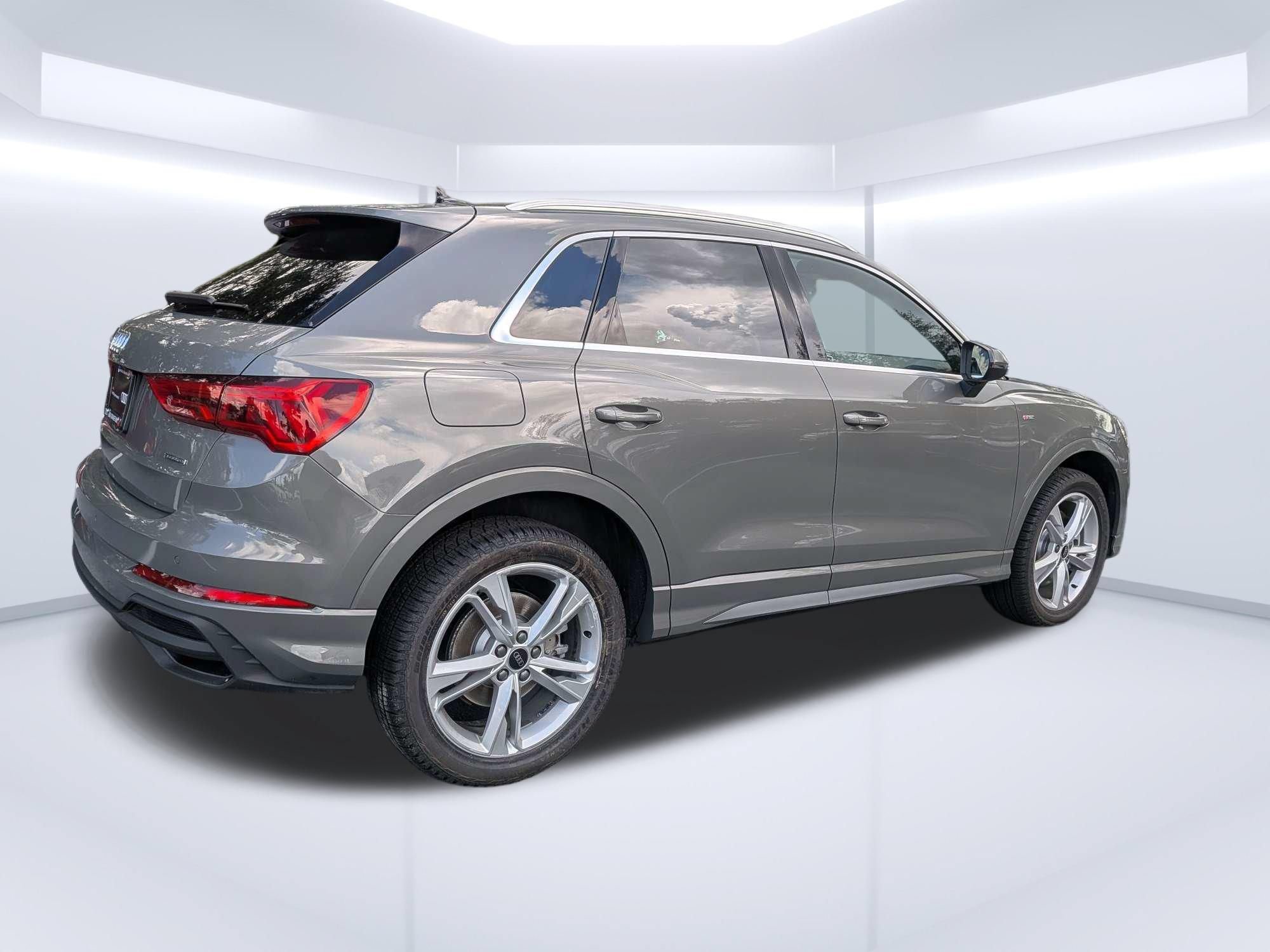 Certified 2025 Audi SQ5 Premium Plus w/ Premium Plus Package AWD/4WD image 3