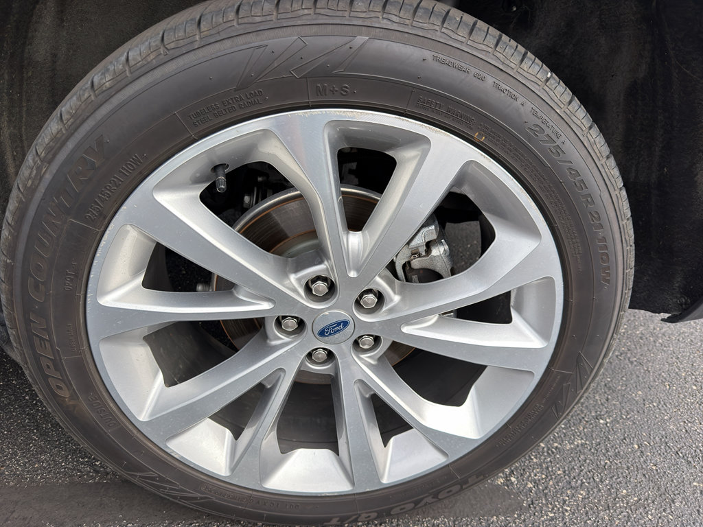 Used 2023 Ford Explorer Platinum w/ Technology Package AWD/4WD image 18