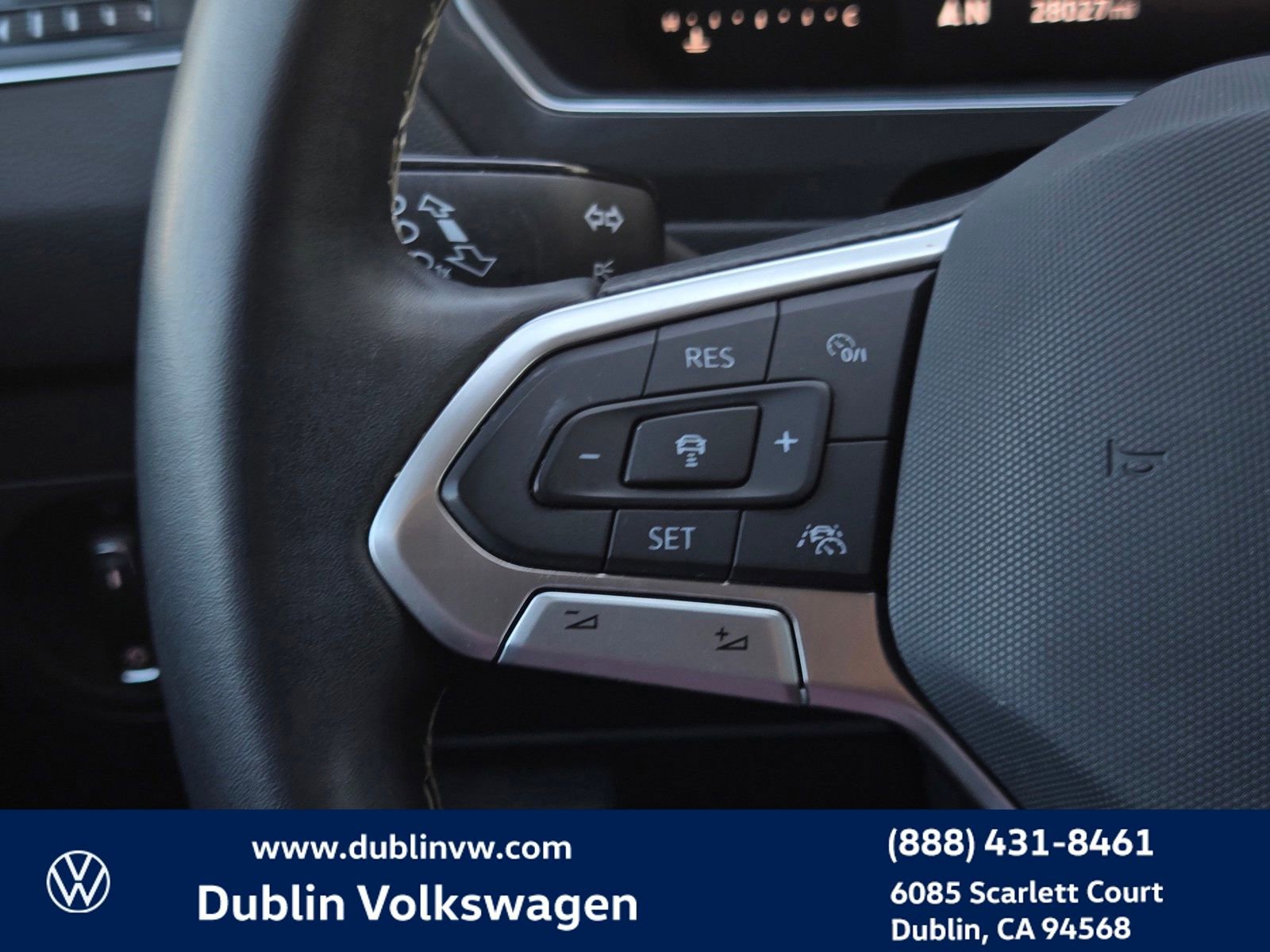 Certified 2023 Volkswagen Tiguan SE w/ Panoramic Sunroof Package image 22