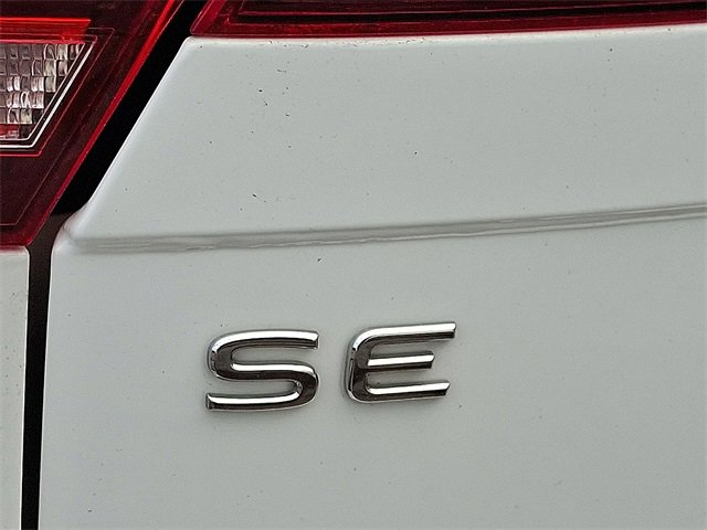 Used 2022 Volkswagen Tiguan SE image 32