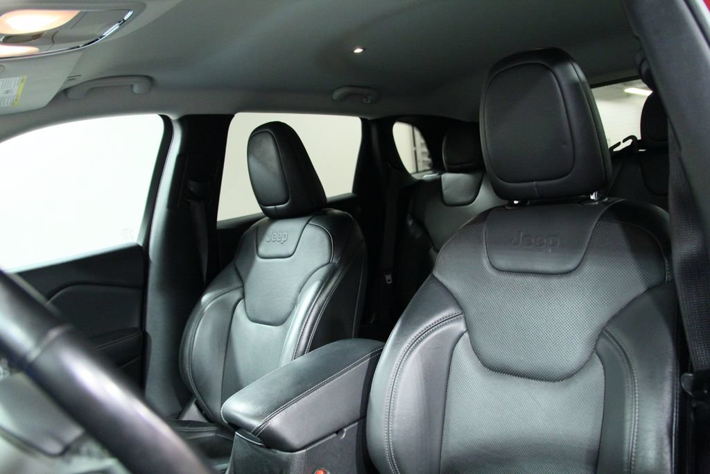 Used 2019 Jeep Cherokee Limited AWD/4WD image 6