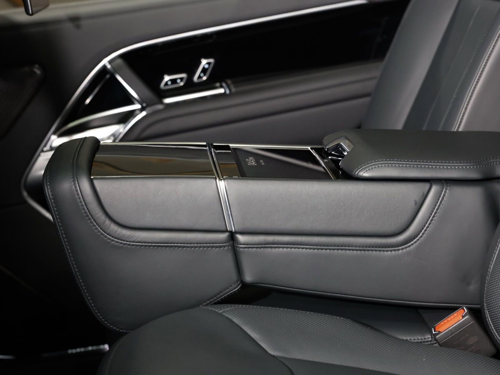 Used 2023 Land Rover Range Rover Long Wheelbase Autobiography image 23
