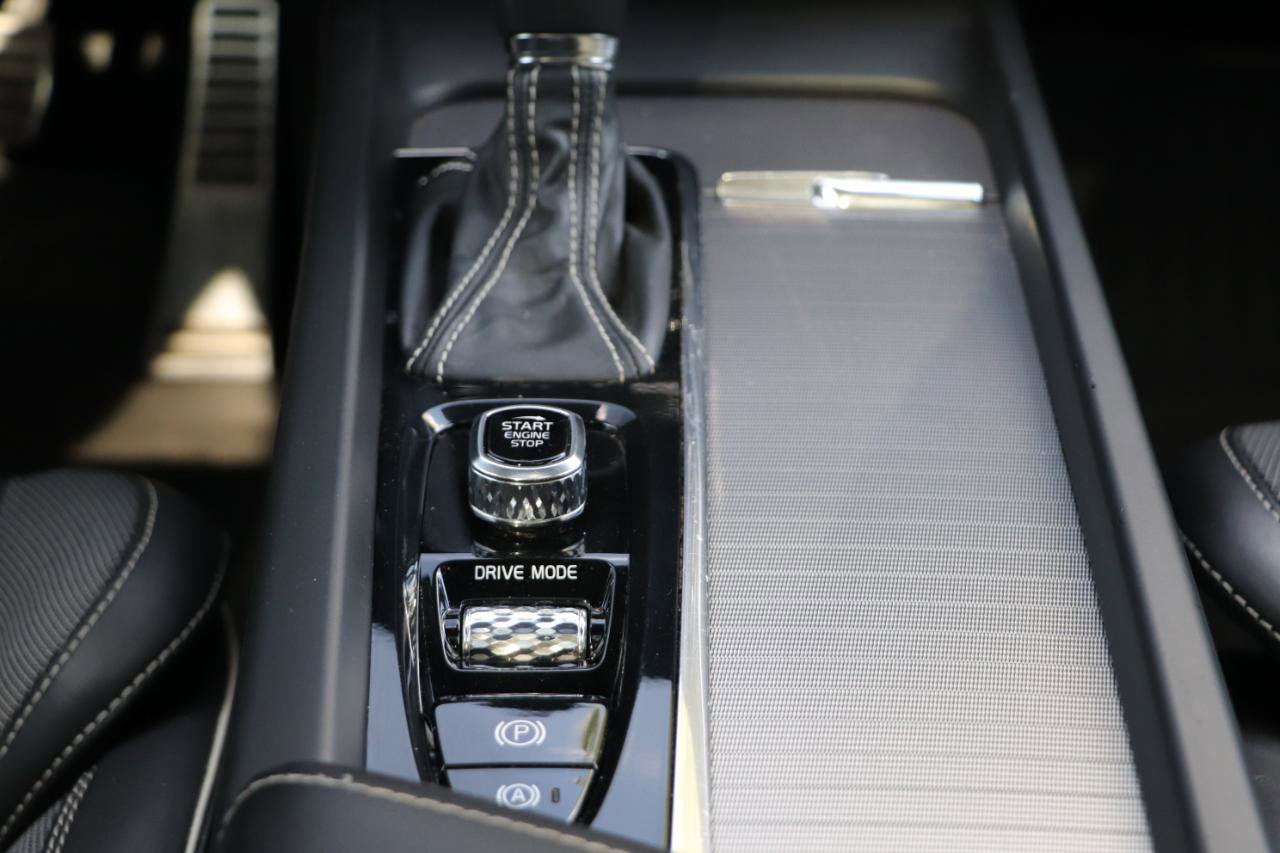 Used 2021 Volvo XC60 T5 R-Design w/ Advanced Package image 40