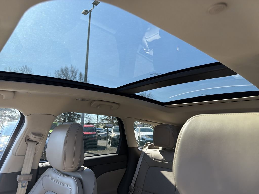 Used 2020 Lincoln Corsair Reserve w/ Equipment Group 201A image 28