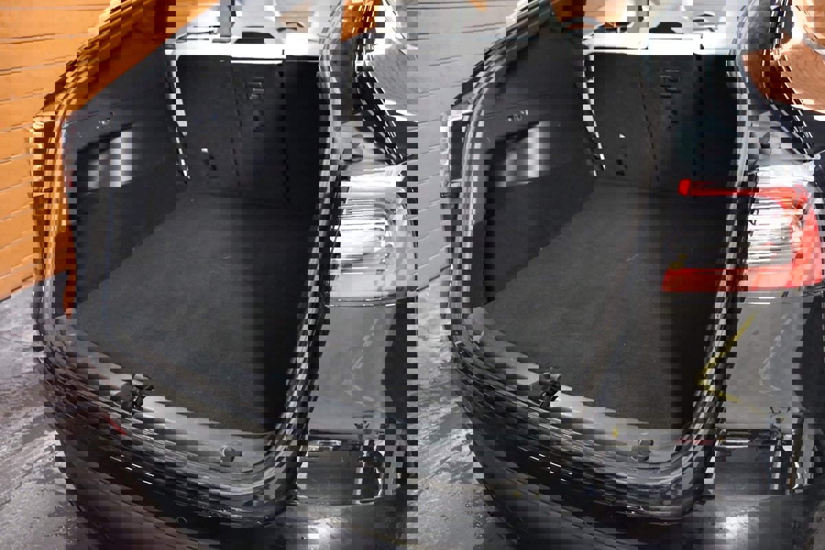 Used 2021 Tesla Model Y Long Range image 11