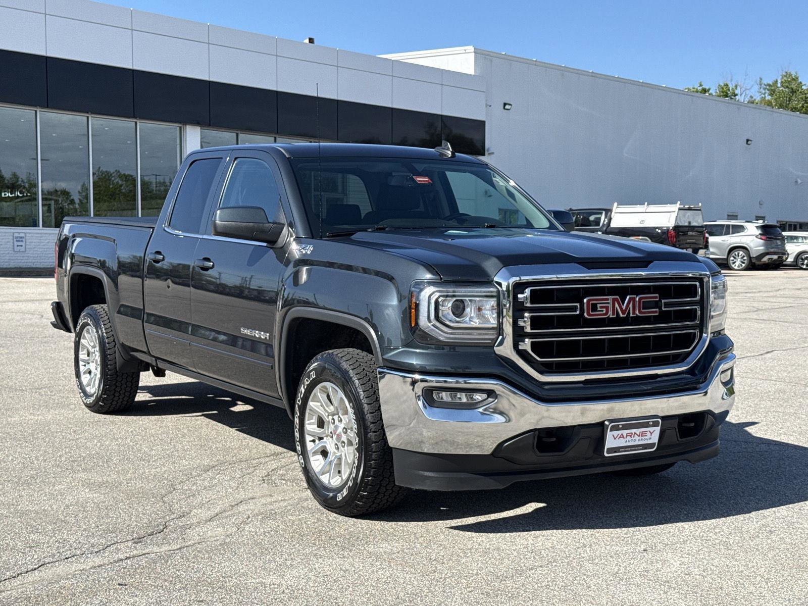 Used 2018 GMC Sierra 1500 SLE w/ SLE Value Package AWD/4WD image 5