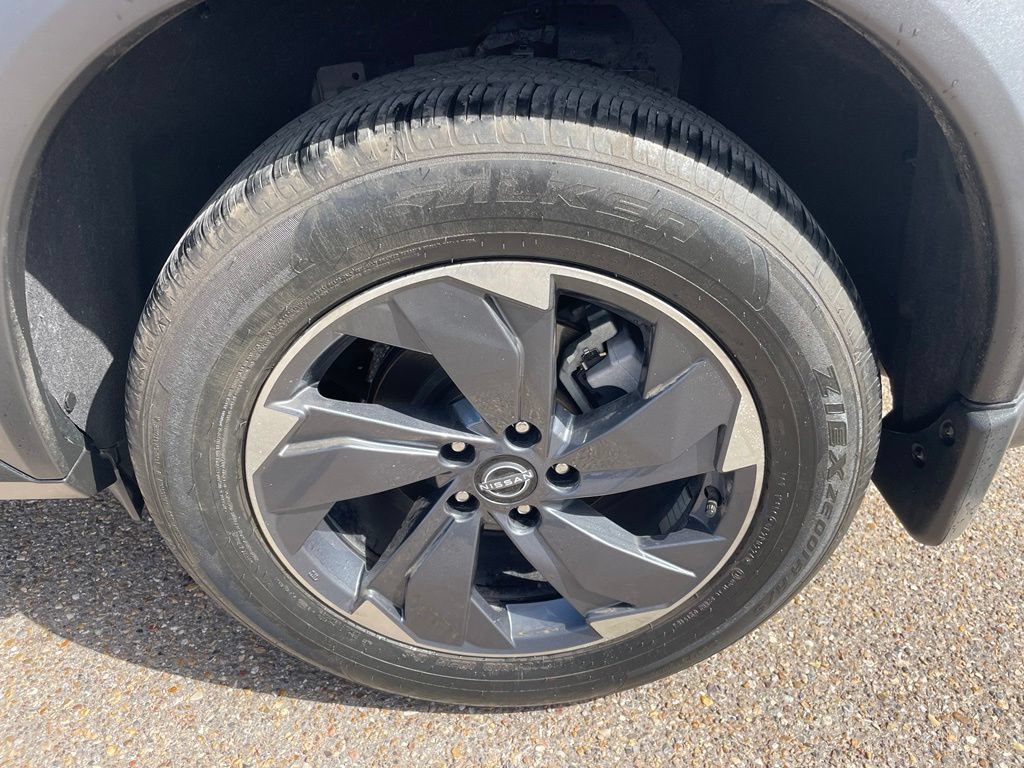 Certified 2025 Nissan Rogue SV w/ SV Premium Package FWD image 18