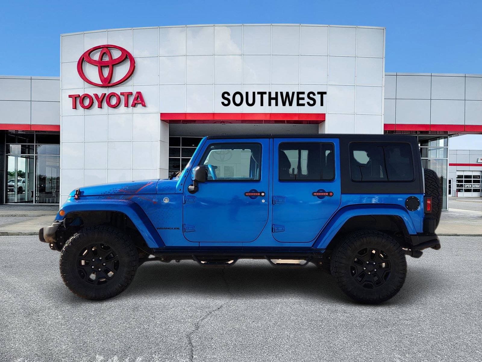 Used 2016 Jeep Wrangler Unlimited Sahara image 3