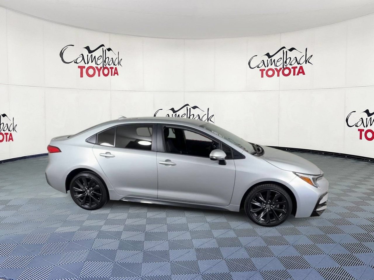 Used 2026 Toyota Corolla SE w/ Carpet Mat Package (TMS) FWD image 4