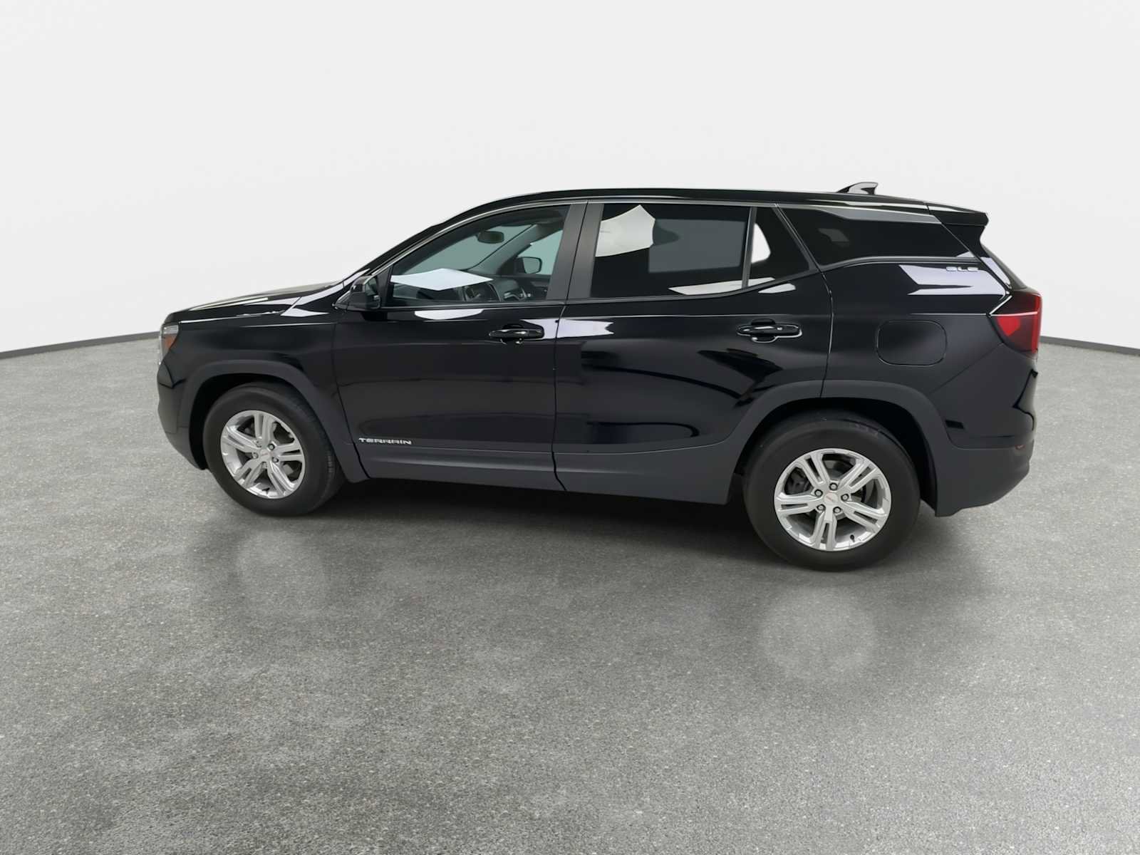 Used 2024 GMC Terrain SLE image 6