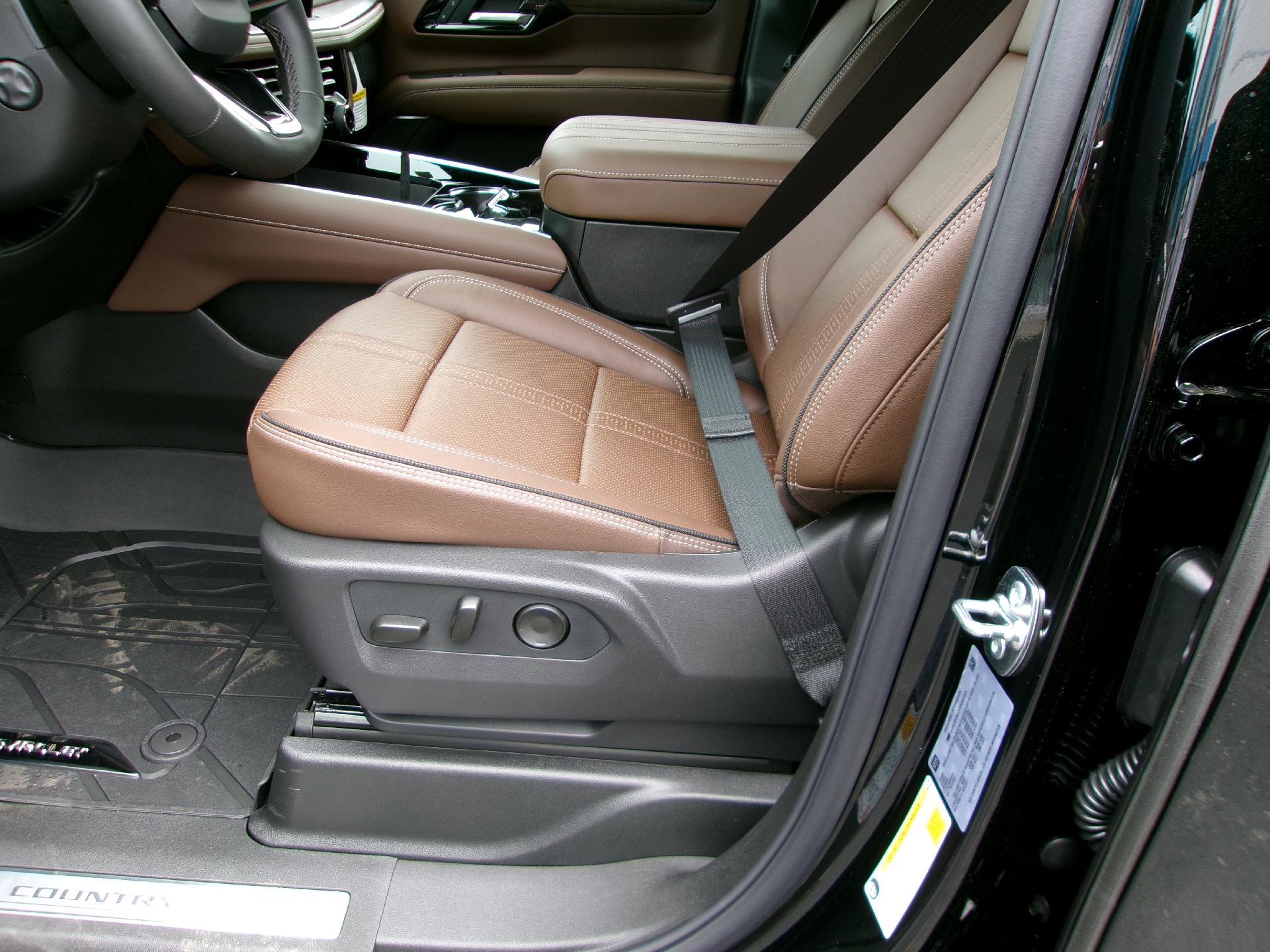 New 2026 Chevrolet Suburban High Country w/ Sun And Tow Package image 10