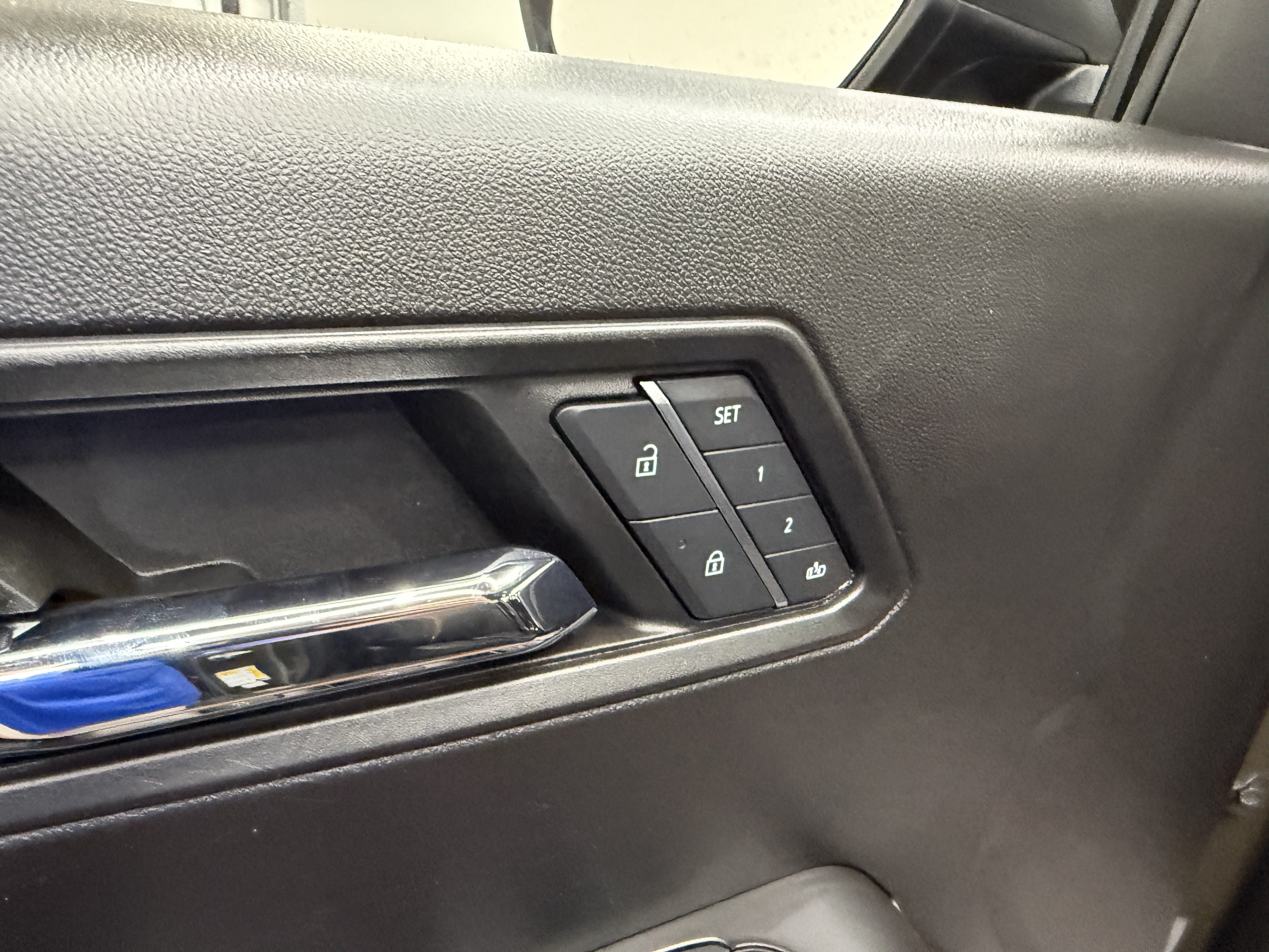 Used 2024 GMC Canyon AT4 w/ AT4 Premium Package AWD/4WD image 12