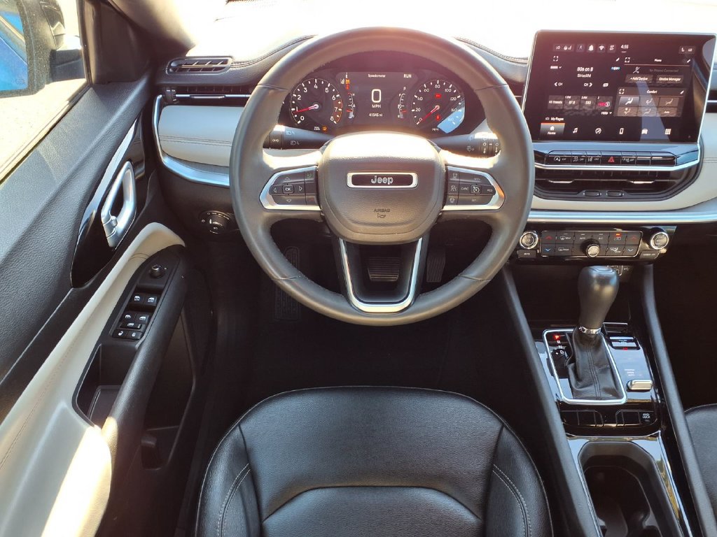 Used 2025 Jeep Compass Limited AWD/4WD image 15
