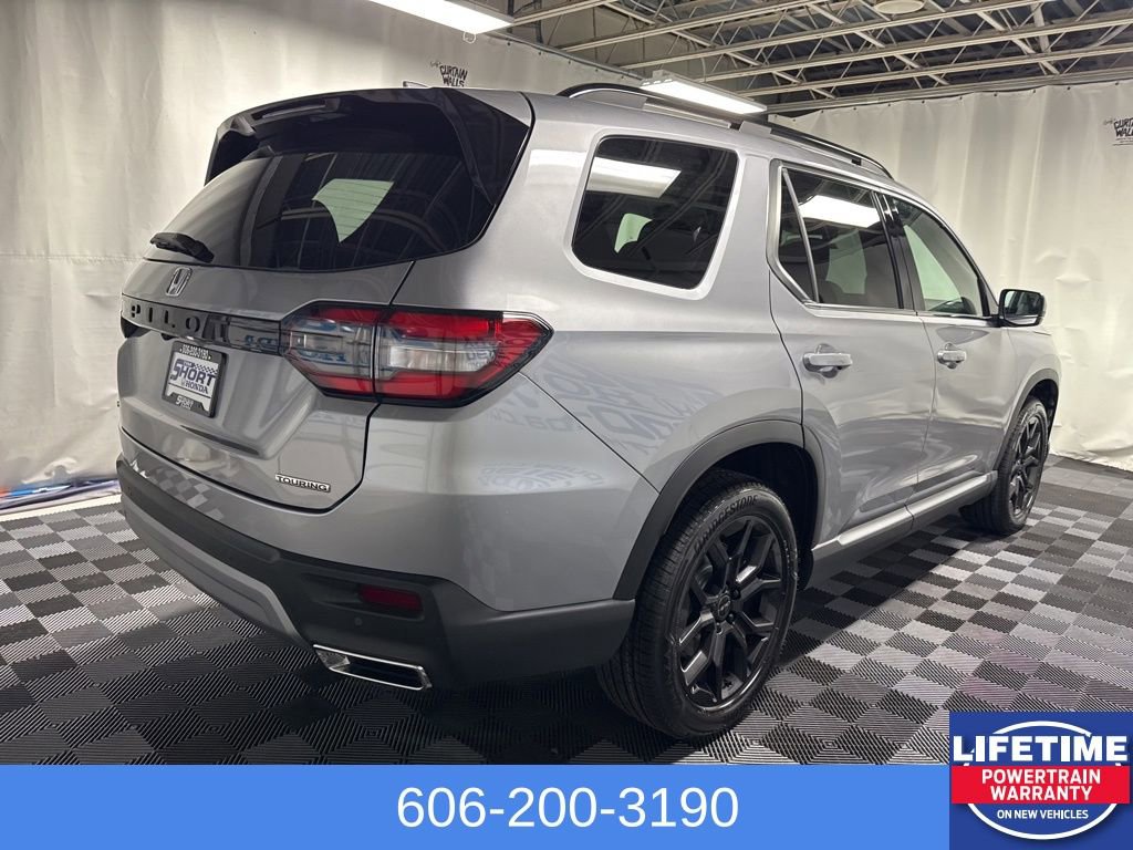 New 2025 Honda Pilot Touring image 7